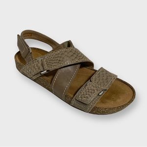 Clarks Artisan Cross Strap Snakeskin Embossed Leather Sandals in Taupe | US 8